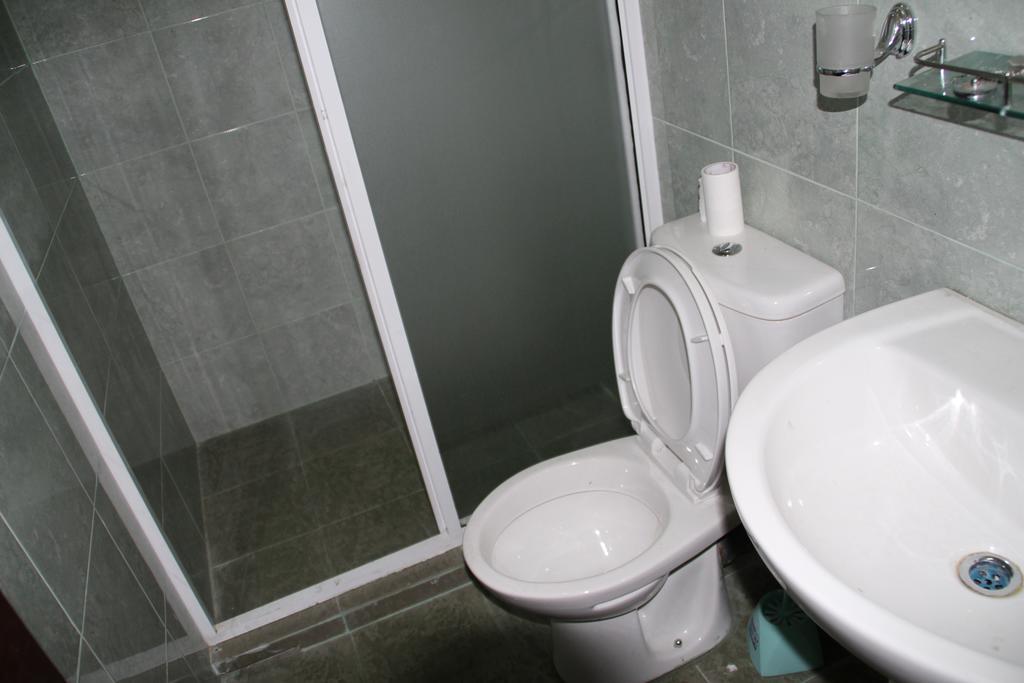 Self Cate Luxury Apartments Tennekumbura Bilik gambar
